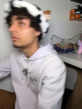 Snapshot of bigryann23 chatting on 11/04/25, 12:25 bigryann23 online show from 11/04/25, 12:25