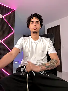 Snapshot of bigryann23 chatting on 11/18/25, 09:40 bigryann23 online show from 11/18/25, 09:40