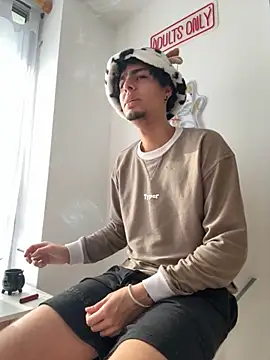 Snapshot of bigryann23 chatting on 11/08/25, 09:07 bigryann23 online show from 11/08/25, 09:07