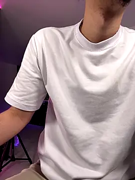 Snapshot of bigryann23 chatting on 11/18/25, 12:26 bigryann23 online show from 11/18/25, 12:26