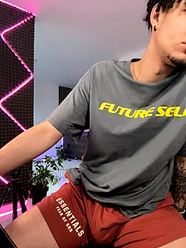 Snapshot of bigryann23 chatting on 11/16/25, 10:24 bigryann23 online show from 11/16/25, 10:24