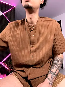 Snapshot of bigryann23 chatting on 11/27/25, 02:34 bigryann23 online show from 11/27/25, 02:34