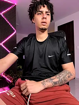 Snapshot of bigryann23 chatting on 11/26/25, 03:28 bigryann23 online show from 11/26/25, 03:28